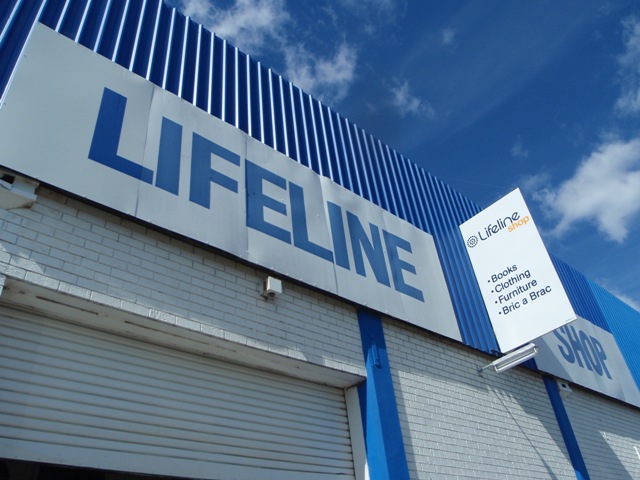 The wish of WatAlbury community was fullfilled by donating things that have not been taken by the burglars to Lifeline Albury-Wodonga Shop on Tue 10 April 2012.